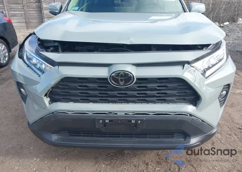 2021 Toyota Rav4 Xle Premium из США, поврежденный, VIN JTMA1RFV7MD069601